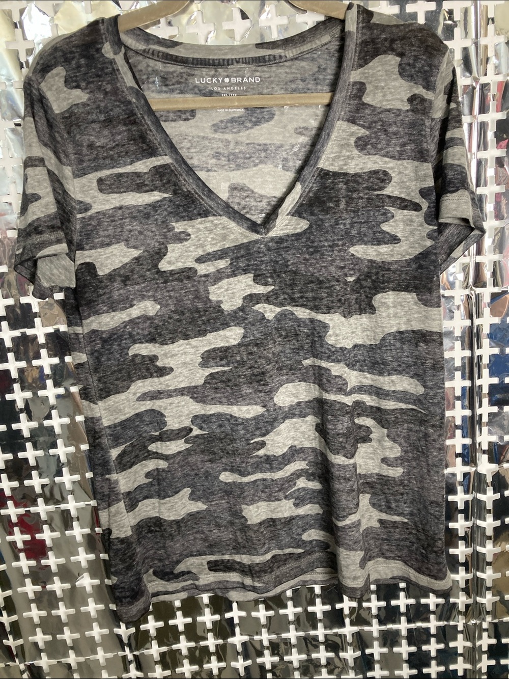 Lucky Brand Gray Camouflage V-Neck Short Sleeve Tee
